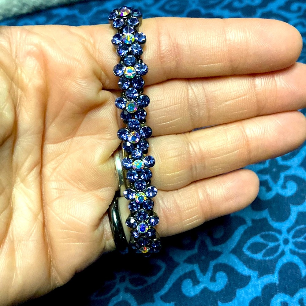 Purple flower rhinestone stretchy bracelet